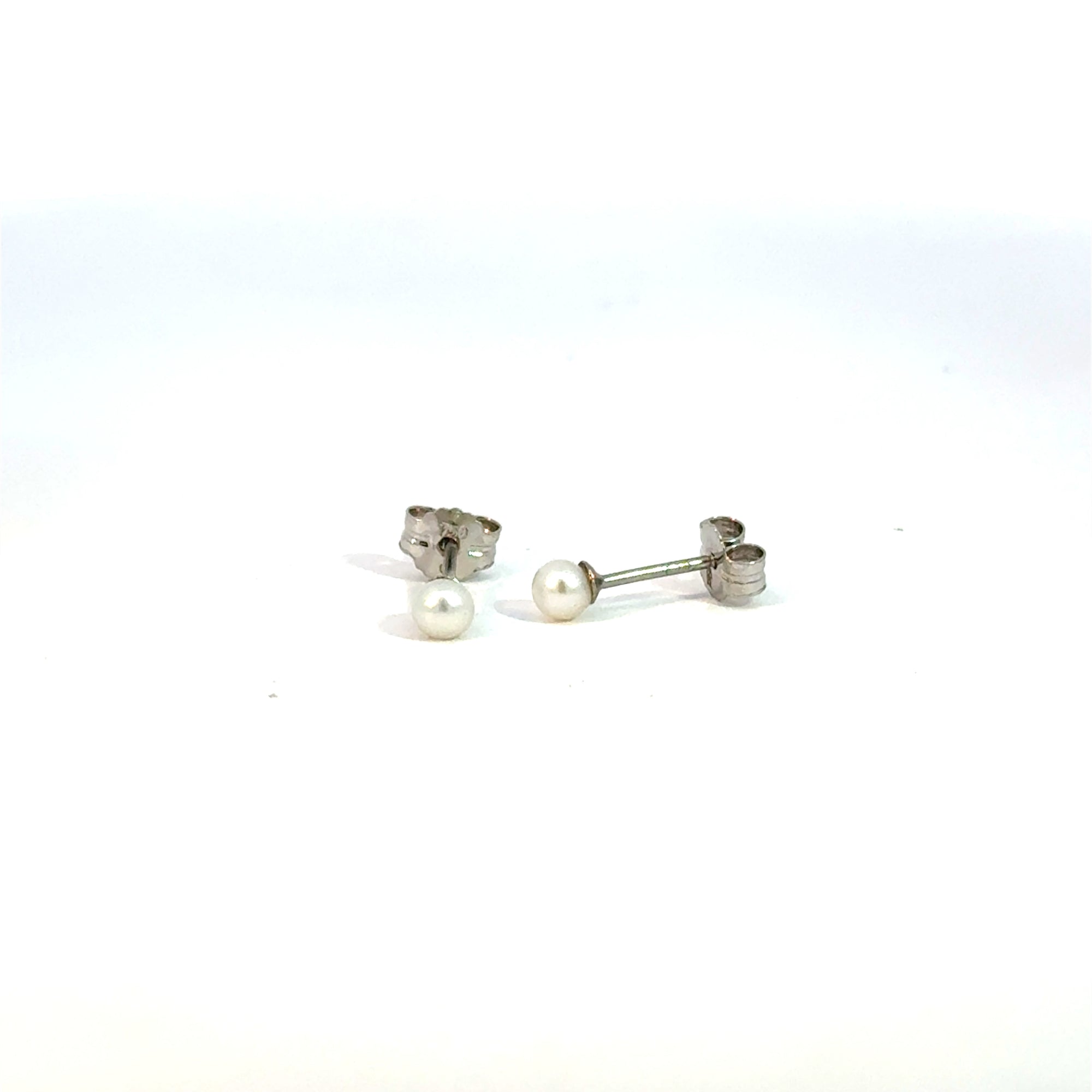 Ohrstecker Süsswasserzuchtperlen in Weissgold 18kt