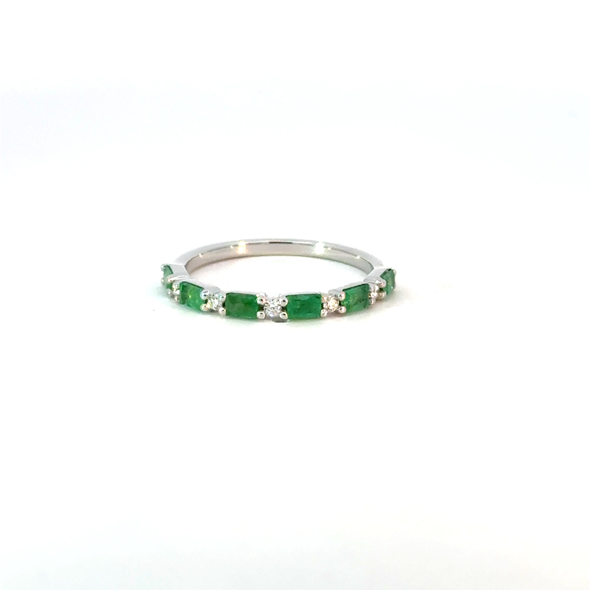 Ring in Weissgold 18kt mit Brillanten und Smaragd