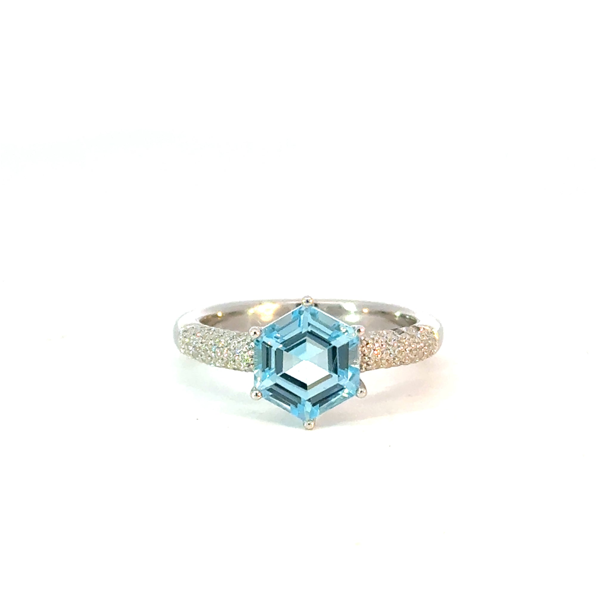Ring in Silber mit Blautopas und Zirkonia